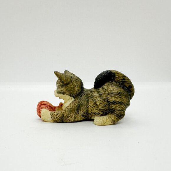Vintage Set Resin Tabby Cats Playing Yarn Kittens 90s - Picture 7 of 16